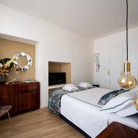 Madeleine - Arco Della Pace Апартаменты